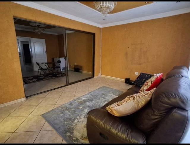 2 BEDROOM FREEHOLD FOR SALE IN EVATON WEST